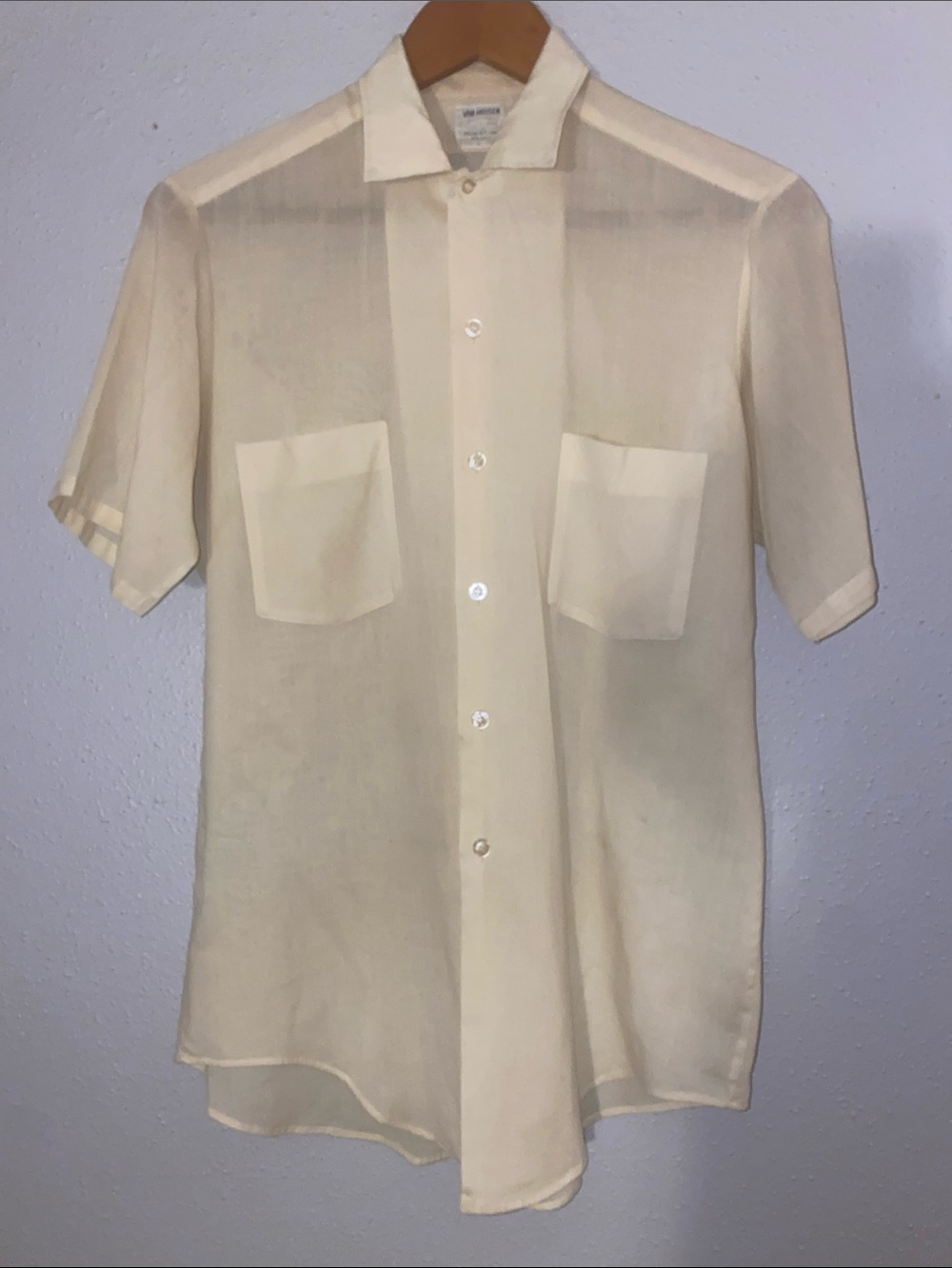 Van Heusen vintage  Cream Short-Sleeve Button-Down Shirt lightweight